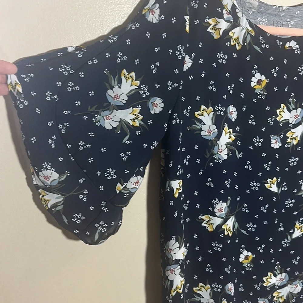 Loft Navy Floral Career Top | XS‎